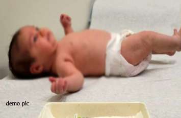 Newborn girl baby left in cradle home of the Women's Hospital jaipur नवजात बच्ची को नसीब नहीं हुआ मां का आंचल, पैदा होत ही छोड़ दिया