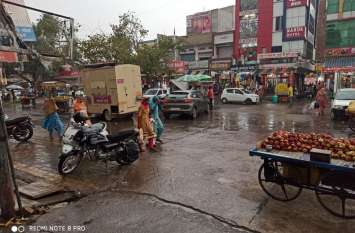 Weather changed, torrential rain fell somewhere. मौसम बदला, मूसलाधार बरसात तो कहीं गिरे ओले