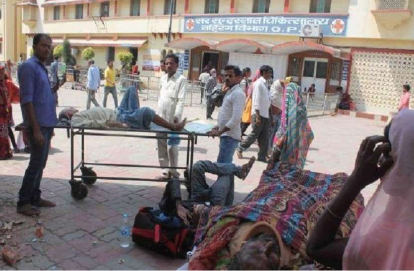 BHU junior doctor Attackers arrested but Strike continues BHU Hospital: हमलावर छात्र गिरफ्तार, निलंबित फिर भी डॉक्टरों की हड़ताल चौथे दिन भी जारी, अब उठाई ये मांग