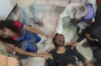 Laborer died while doing housework in Firozabad मकान में घिसाई का काम करते समय करंट लगने से मजदूर की मौत, देखें वीडियो