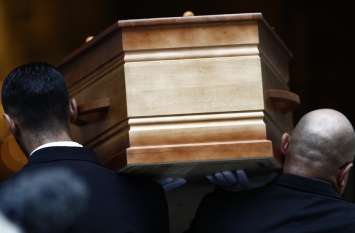 south koreans fake their funerals for life lessons अपनी आंखों के सामने अपना अंतिम संस्कार करवा चुके हैं 25,000 लोग, मौत के कुंए जैसी है प्रक्रिया