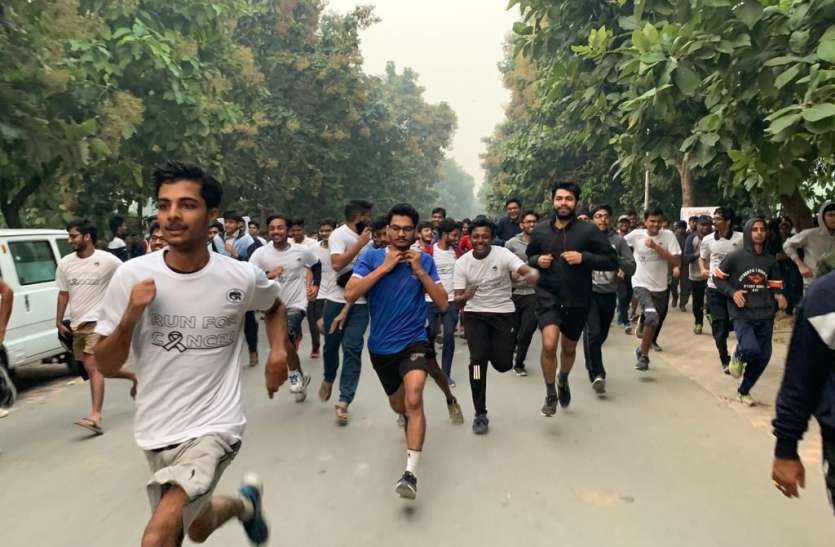 IIT BHU students run for cancer prevention awareness National Cancer Awareness Day: कैंसर से बचाव के प्रति जागरूकता को दौड़े भावी इंजीनियर