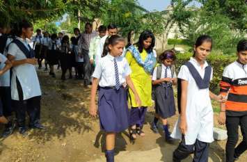 SDM reprimands the staff of Navodaya School Jaswantpura नवोदय स्कूल जसवंतपुरा के स्टाफ को एसडीएम ने इसलिए लगाई फटकार