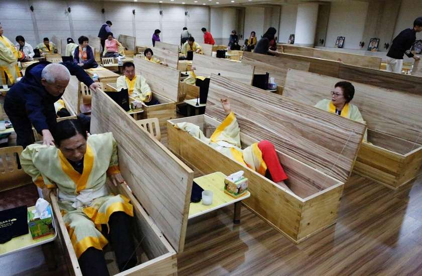 korea_living_funeral.jpg