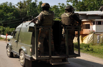Jammu and Kashmir News: Police Arrested 7 OGW In Sopore बड़े आतंकी हमले की आशंका, सोपोर से 4 OGW गिरफ्तार, लगा रहे थे धमकी भरे पोस्टर