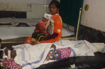 Eight people injured in two separate incidents of road accident सड़क दुर्घटना की दो अलग-अलग घटनाओं में आठ लोग घायल