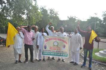 The National Farmers Workers Federation said, if the wires burn at nig राष्ट्रीय किसान मजदूर महासंघ बोला, रात में तार जल जाएं तो रहता है अंधेरा