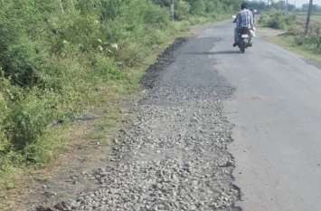 Road is shabby, it takes 40 minutes to travel seven km सड़क जर्जर, सात किमी का सफर तय करने में लग रहे 40 मिनट