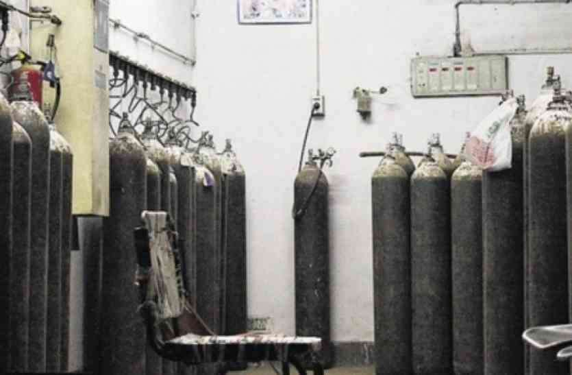 Oxygen cylinders fall short in covid Hospital in Kota कोटा के कोविड अस्पताल में कम पड़ गए ऑक्सीजन सिलेंडर