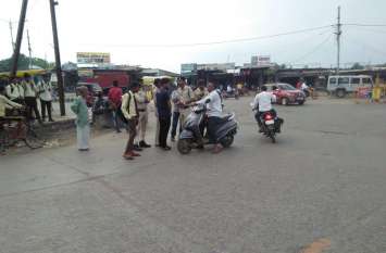 Drivers who did not follow the rules were reprimanded नियमों का पालन नहीं करने वाले चालकों को लगाई फटकार