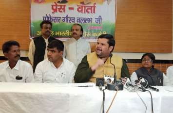 Prof Gaurav Vallabh ask CM Yogi Adityanath for resignation जब कांग्रेस प्रवक्ता प्रो.गौरव बल्लभ ने पूछा क्या ऐसा ही होता है मुख्यमंत्री का शहर