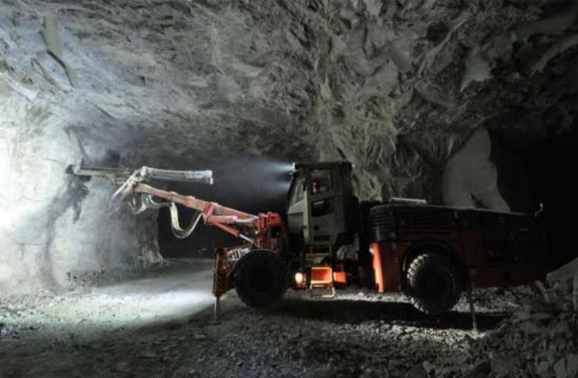 coal.jpeg जर्मनी: ट्यूचेंथल में कोयला खदान धंसने से 35 लोग फंसे, बचाव कार्य जारी