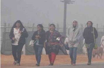 Rain jaipur rajasthan winter weather forcast 8 november Maha cyclon जयपुर में बदला मौसम, बढ़ गई सर्दी, गर्म कपड़ों में नजर आए लोग