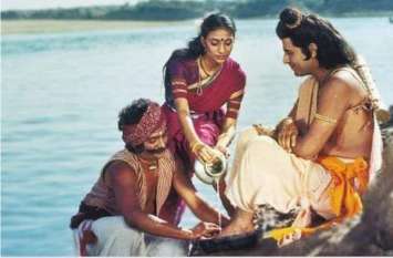 Ram Bhagwan Ramayan Katha in hindi अरी ओ केवटिया इ देखो तो अयोध्या के राजा राम आए हैं- केवट