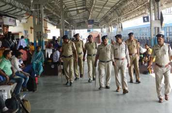 The atmosphere of railway station and bus stand was normal सामान्य रहा रेलवे स्टेशन व बस स्टैण्ड का माहौल