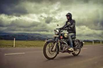 these safety features ensures riders safety राइडर की सेफ्टी के लिए बेहद जरूरी है ये फीचर्स, आपकी बाइक में कितने हैं