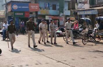 #Ayodhya Verdict: Sidhi City Flag March Photo high alert of Sidhi अयोध्या मसले का फैसला आने के बाद सीधी शहर में अलर्ट, तस्वीरों में देखें जगह-जगह पुलिस का पहरा