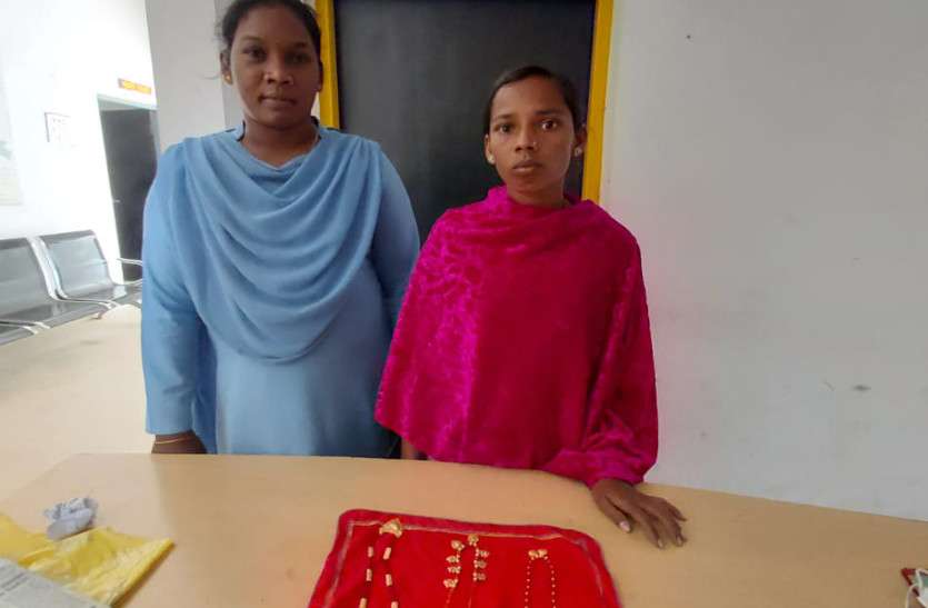 नौकरानी ने मकान मालकिन से कहा- घर का सारा काम कर दूंगी, बेटे की भी सेवा करुंगी, फिर जानें क्या हुआ... नौकरानी ने मकान मालकिन से कहा- घर का सारा काम कर दूंगी, बेटे की भी सेवा करुंगी, फिर जानें क्या हुआ...