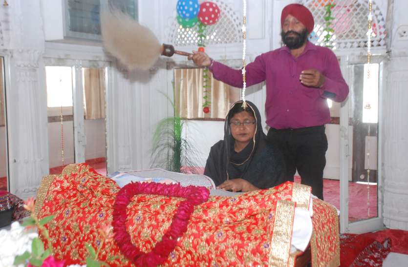 गुरुनानकदेव का 550वां प्रकाश पर्व : फूलबाग गुरुद्वारे में लगा अखंड पाठ साहिब का भोग गुरुनानकदेव का 550वां प्रकाश पर्व : फूलबाग गुरुद्वारे में लगा अखंड पाठ साहिब का भोग