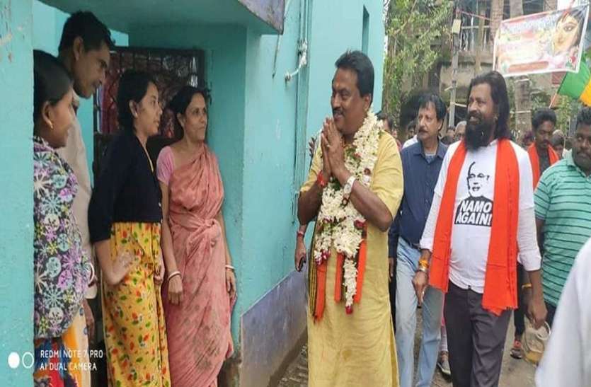 WEST BENGAL BY-ELECTION 2019: मंदिर, मजार और बाजार तक प्रचार ही प्रचार WEST BENGAL BY-ELECTION 2019: मंदिर, मजार और बाजार तक प्रचार ही प्रचार