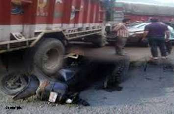 jaipur road accident 1 death truck collides mother-son riding scooty जयपुर में दर्दनाक हादसा, ट्रक ने स्कूटी सवार मां-बेटे को मारी टक्कर, बेटे को कुचलता हुए निकल गया ट्रक