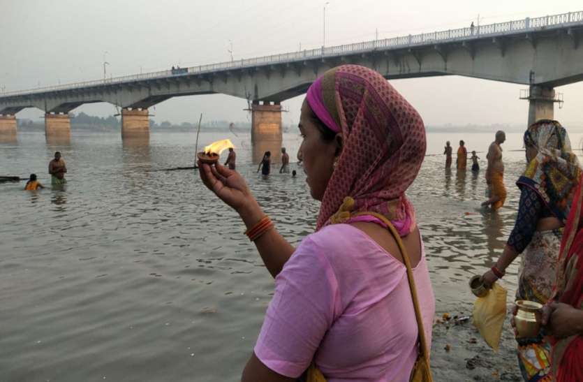 Ayodhya atmosphere ऐतिहासिक फैसले के बाद अयोध्या में नई सुबह, रामलला ने पहने गुलाबी वस्त्र, पूजन के बाद विशेष पकवानों का लगा भोग