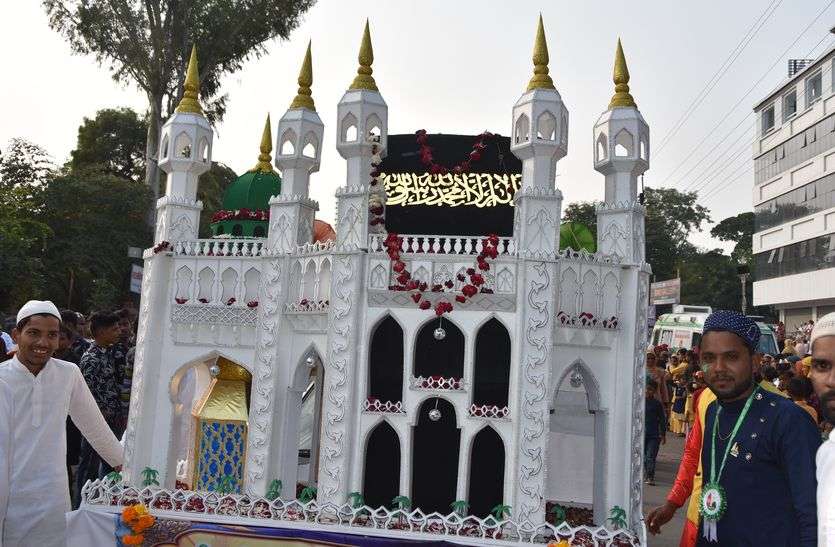 Performance of tableaux in Baravafat prom in bhilwara बारावफात जलसे में झांकियों का प्रदर्शन