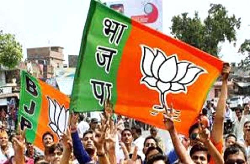 भाजपा में बवाल, प्रदेश संगठन के निर्णय के खिलाफ जिला अध्यक्षों ने खोला मोर्चा, चुनाव स्थगन पर गरमाई राजनीति भाजपा में बवाल, प्रदेश संगठन के निर्णय के खिलाफ जिला अध्यक्षों ने खोला मोर्चा, चुनाव स्थगन पर गरमाई राजनीति