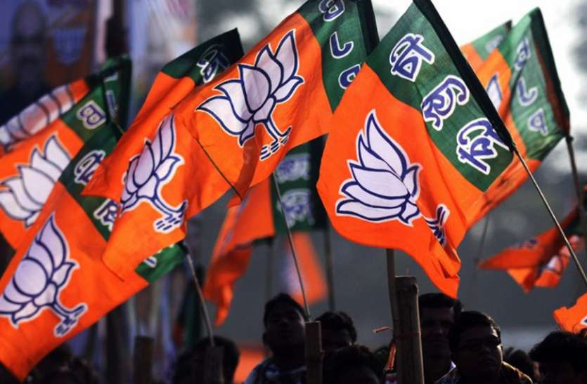 जिलाध्यक्ष पद के लिए 50 की उम्र के कारण कई दावेदारों की उम्मीदों पर हो सकता है वज्रपात जिलाध्यक्ष पद के लिए 50 की उम्र के कारण कई दावेदारों की उम्मीदों पर हो सकता है वज्रपात