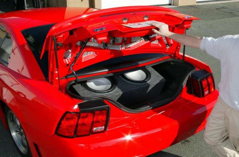 Car Music System कार में बेस ट्यूब लगवाने से टूट सकते हैं शीशे, म्यूजिक सिस्टम लगवाने में कभी ना करें ये गलतियां