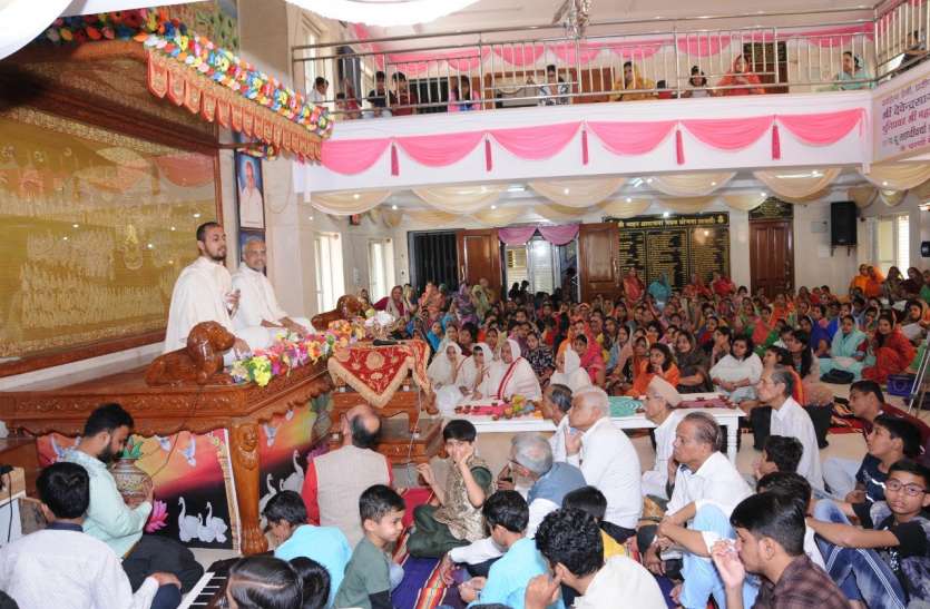 चातुर्मास समापन समारोह में जीवन जीने का दिया संदेश चातुर्मास समापन समारोह में जीवन जीने का दिया संदेश