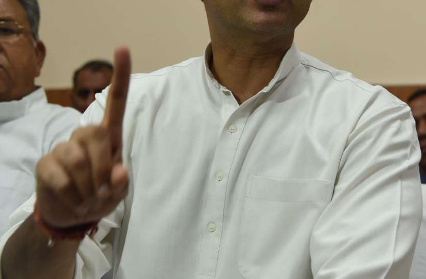जोधपुर में पायलट का सवाल- सीएम बदलने की फायरिंग किसने की? जोधपुर में पायलट का सवाल- सीएम बदलने की फायरिंग किसने की?