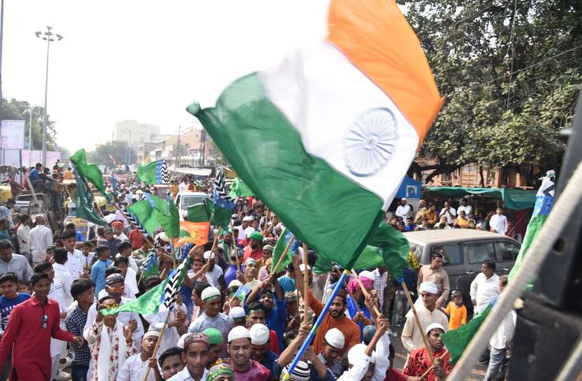 Shades of patriotism flourished in Eid Miladunnabi procession ईद मीलादुन्नबी जुलूस में निखरे देशभक्ति के रंग