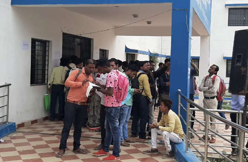 स्वास्थ्य विभाग 18 दिन बाद भी जारी नहीं कर पाया मेरिट सूची, स्वास्थ्य विभाग देरी की बता रहे हैं ये वजह... स्वास्थ्य विभाग 18 दिन बाद भी जारी नहीं कर पाया मेरिट सूची, स्वास्थ्य विभाग देरी की बता रहे हैं ये वजह...