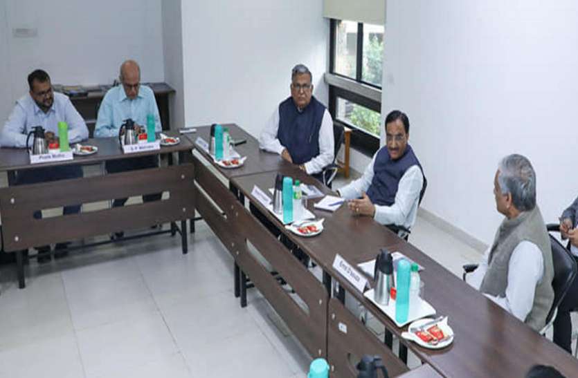 Ahmedabad News आईआईएम-ए, आईआईटी गांधीनगर की समीक्षा बैठक में मानव संसाधन एवं विकास मंत्री डॉ. निशंक ने जताई इस दिशा में काम की आवश्यता Ahmedabad News आईआईएम-ए, आईआईटी गांधीनगर की समीक्षा बैठक में मानव संसाधन एवं विकास मंत्री डॉ. निशंक ने जताई इस दिशा में काम की आवश्यता