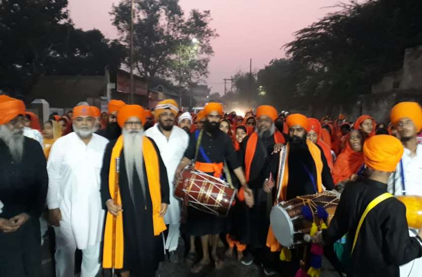img-20191110-wa0215.jpg गुरु नानक देव का प्रकाश पर्वः वाहे गुरु की सदा से गूंजा ये शहर, देखें तस्वीरें