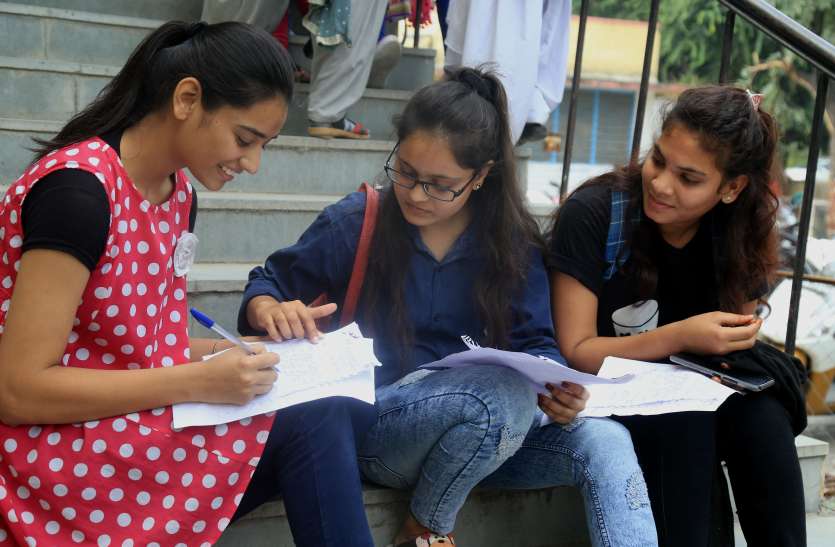 सुखाडि़या विश्वविद्यालय : ऑनलाइन परीक्षा फार्म भरने की शनिवार को थी आखिरी तारीख, नेट बंद होने से कई छात्र नहीं भर पाये फार्म सुखाडि़या विश्वविद्यालय : ऑनलाइन परीक्षा फार्म भरने की शनिवार को थी आखिरी तारीख, नेट बंद होने से कई छात्र नहीं भर पाये फार्म