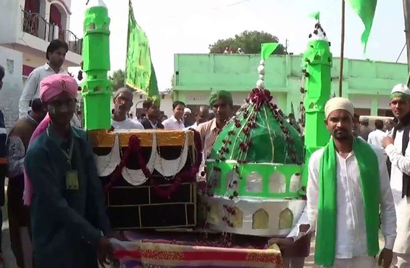 eid miladun nabi julus हिन्दू- मुस्लिम एकता की मिसाल है यह कस्बा, बारावफात के जुलूस में दिखा साम्प्रदायिक सौहार्द