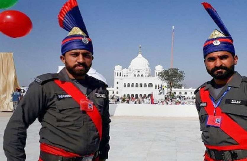 गुरू नानक देव के फूल व चादर मुस्लिमों ने दफनाए थे गुरू नानक देव के फूल व चादर मुस्लिमों ने दफनाए थे