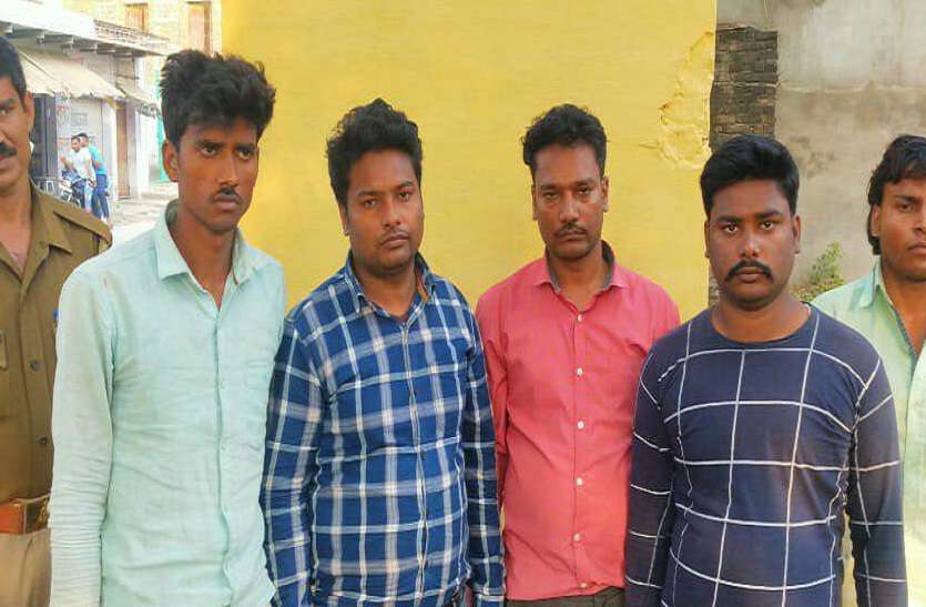 beaten case भीड़ की पिटाई से दो की मौत: पांच को पुलिस ने गिरफ्तार कर जेल भेजा