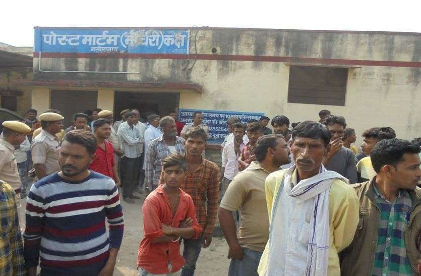 फाल्ट ठीक करने खम्भे पर चढ़ा, बिजली चालू हुई तो करंट लगने से हुई मौत फाल्ट ठीक करने खम्भे पर चढ़ा, बिजली चालू हुई तो करंट लगने से हुई मौत