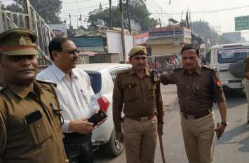 dm and ssp sudden inspection in district after ayodhya verdict अयोध्या फैसला आने के बाद सड़क पर उतरे डीएम और एसएसपी, पुलिसकर्मियों की थपथपाई पीठ- देखें वीडियो