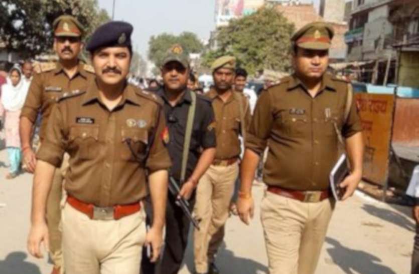 पूर्णिमा स्नान तक जारी रहेगा पुलिस का सख्त पहरा, यूपी में चौकसी के कड़े बंदोबस्त पूर्णिमा स्नान तक जारी रहेगा पुलिस का सख्त पहरा, यूपी में चौकसी के कड़े बंदोबस्त
