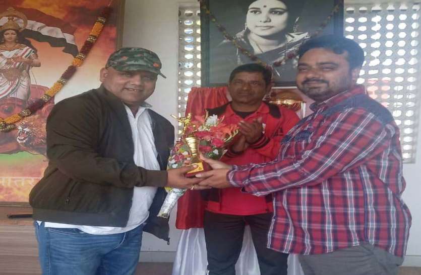 ज्ञानेन्द्र के शानदार प्रदर्शन के बावजूद एसबीआई हारी ज्ञानेन्द्र के शानदार प्रदर्शन के बावजूद एसबीआई हारी