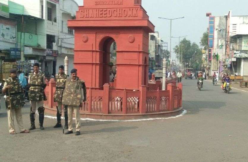ratlam police VIDEO रतलाम में रविवार की सुबह ईद शांति व भाईचारे का पैगाम लेकर आई
