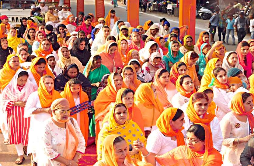 Shobha Yatra carried out across the city with pomp on Prakash Parv, city kirtan प्रकाश पर्व पर धूमधाम से शहर भर में निकाली गई शोभा यात्रा, नगर कीर्तन हुआ