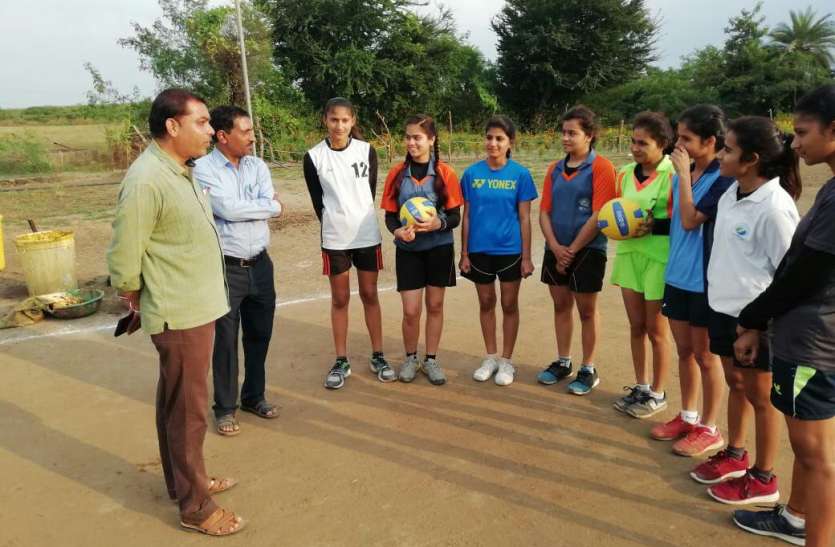 बालीवॉल प्रतियोगिता में 26 टीमें करेंगी जोर अजमाइश बालीवॉल प्रतियोगिता में 26 टीमें करेंगी जोर अजमाइश