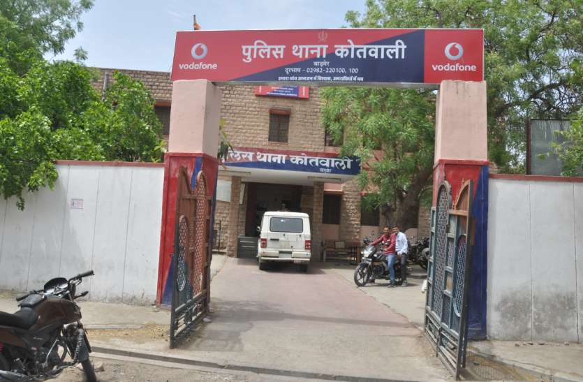 accused arrested महावीर नगर: वाहनों में तोडफ़ोड़ का एक आरोपी गिरफ्तार, दूसरे की तलाश