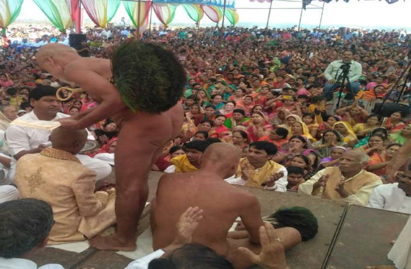 दीक्षार्थी विनोद भैया हुए मुनि सोमदत्त सागर और एलक सुदत्त सागर बने मुनि सुदत्तसागर दीक्षार्थी विनोद भैया हुए मुनि सोमदत्त सागर और एलक सुदत्त सागर बने मुनि सुदत्तसागर