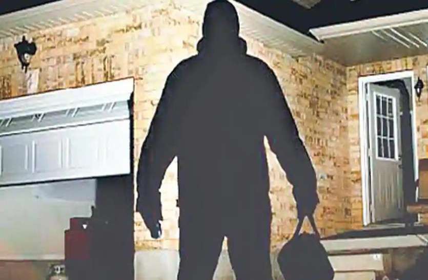 चोरी करने वाले गिरोह का खुलासा, दो आरोपी गिरफ्तार चोरी करने वाले गिरोह का खुलासा, दो आरोपी गिरफ्तार